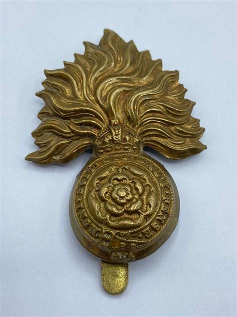 Ww The Royal Fusiliers City Of London Regiment Slider Cap Badge In