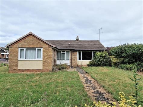 3 Bed Detached Bungalow For Sale In Wessington Park Calne Sn11 £