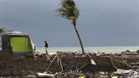 Tsunami In Indonesien Alles Zerst Rt Und Zertr Mmert Tagesschau De