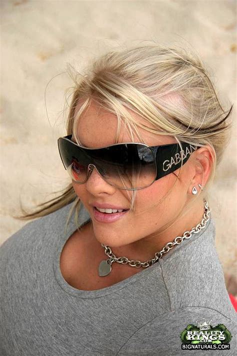 This Amazing Blonde Shows Us All Her Killer Set Of Titts In These Hot Shower Pic Porn Pictures