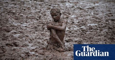 24 Hours In Pictures News The Guardian