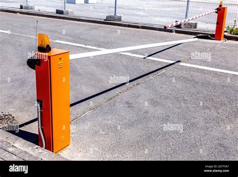 Automatic Rising Arm Barrier For Entry Or Stop Traffic Boom Barrier