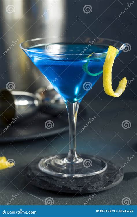 Refreshing Blue Martini Cocktail Stock Image - Image of luxury, liqueur ...