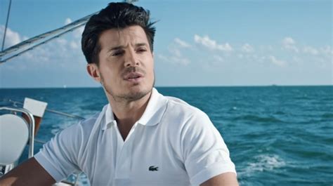 Clip Aimer est un voyage Vincent Niclo prend le large pour s évader