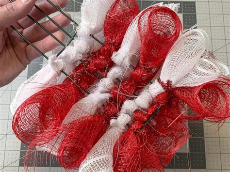 Candy Cane Mesh Wreath For Your Christmas Decor Diy Candy