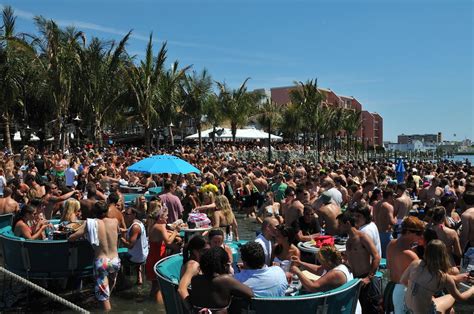 Ocean City Md July Ocean City Crowd At Seacrets Flickr