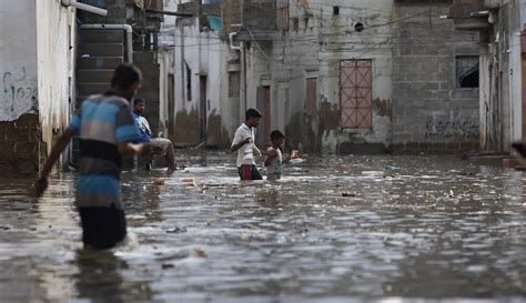 FOTO Hujan Deras Banjir Rendam Karachi Pakistan Foto Liputan6