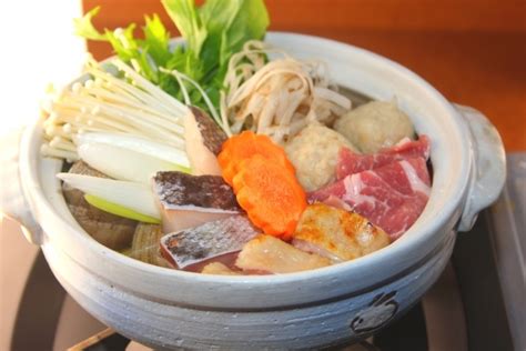 意外にいける！ お鍋に入れると美味しい変わり種食材9選「トマト：西洋風に」「チーかま：まろやかな味わい」 ライブドアニュース