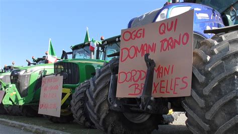 Ad Alessandria La Protesta Dei Trattori Degli Agricoltori Autonomi