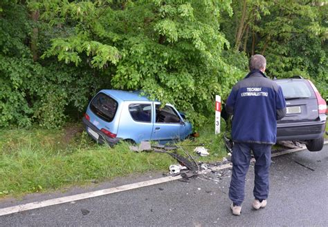 Tragiczne zderzenie fiata z volvo Nie żyje 33 latka zdjęcia