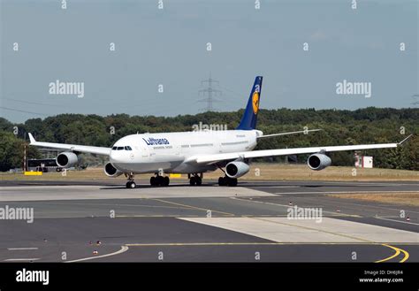 Lufthansa Airbus A340 300 Passagierflugzeuge Stockfotografie Alamy