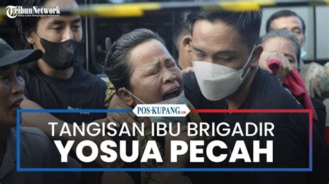 Tangis Ibu Brigadir J Pecah Saat Dengar Ferdy Sambo Divonis Hukuman