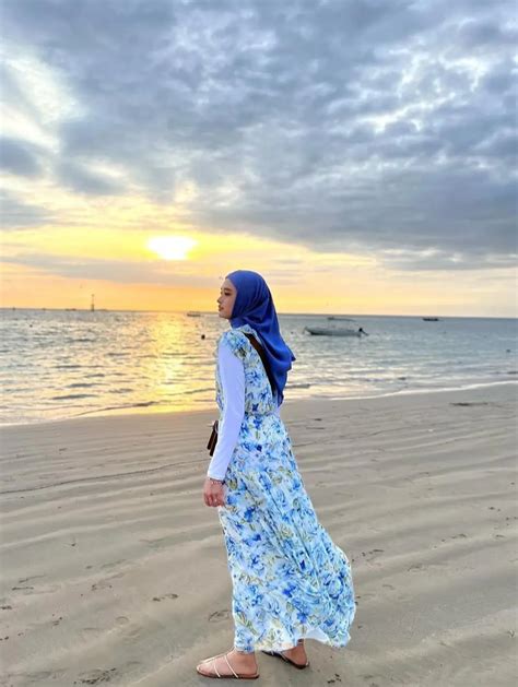 Gaya Inara Rusli Saat Liburan Di Pantai Bali Memesona Dengan Dress