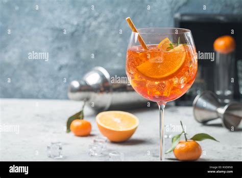 Aperol Spritz Stockfotos Und Bilder Kaufen Alamy