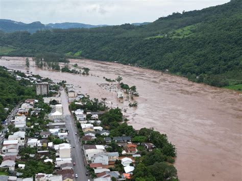 Empresas E Fam Lias Ter O Que Sair De Reas De Risco Em Mu Um