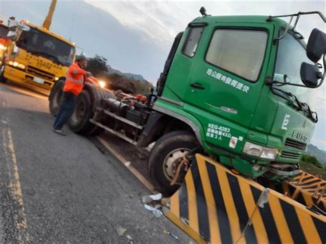 又是西濱西湖溪橋！改建工程連釀車禍 清晨又兩起大貨車撞護欄 社會 中時