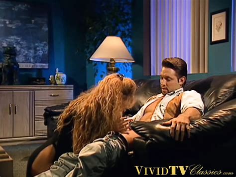 Une MILF élégante suce une bite et se fait défoncer la chatte après avoir léché xHamster