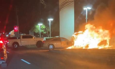 Incendio Ocasionado Por Choque De Autos Deja Cuatro Personas Calcinadas