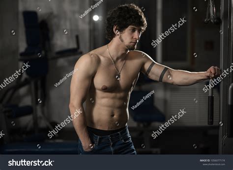Sexy Fitness Athlete Naked Torso Posing Stock Fotografie 1056077174 Shutterstock