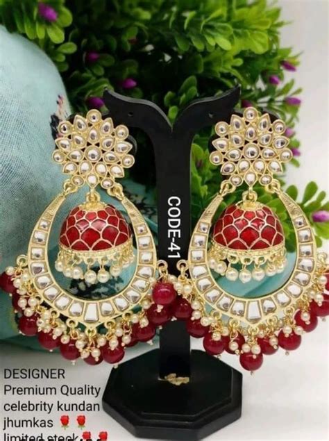 Alloy And Beads Golden And Red Polished Kundan Jhumka Set At Rs