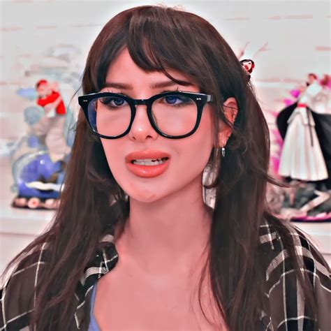 𝙎𝙎𝙎𝙣𝙞𝙥𝙚𝙧𝙒𝙤𝙡𝙛 In 2022 Sssniperwolf Celebrities Fashion