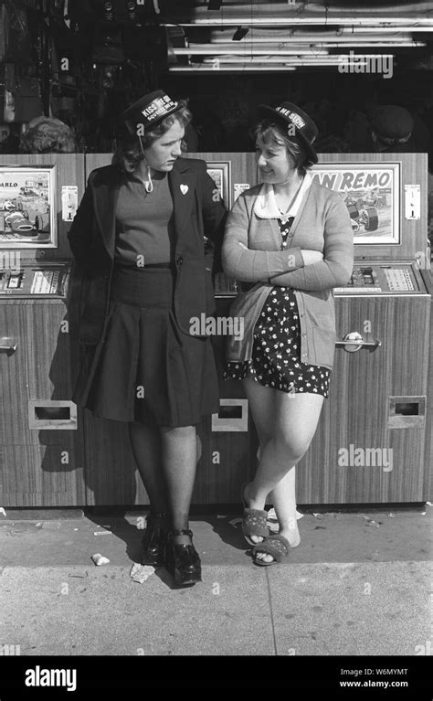 Chicas Adolescentes 1970 Fotografías E Imágenes De Alta Resolución Alamy