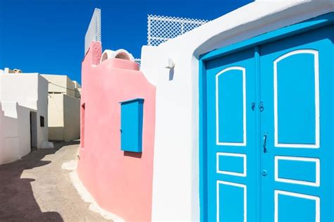 Arquitectura Colorida En El Pueblo De Megalochori Isla Santorini Grecia