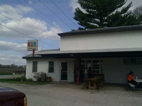 B’s Drive Inn - American (Traditional) - State Rt 116 W, Farmington, IL - Restaurant Reviews ...