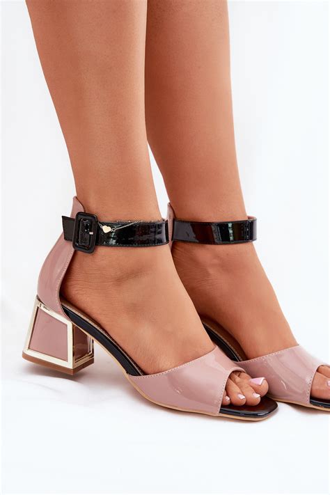 Lakuotos Basut S Moterims Su Kulniukais Nude Zennia