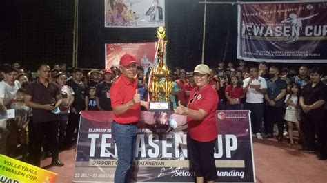 Bupati Minsel Resmi Menutup Turnamen Volly Ball Tewasen Cup 2022