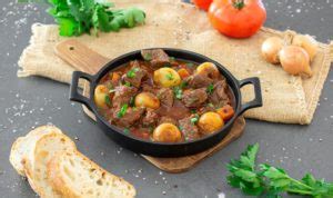 Griechisches Stifado Mit Zartem Rindfleisch RESIPIS