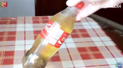 Coca Cola E Latte Mischiati Ecco Cosa Accade In Questo Esperimento