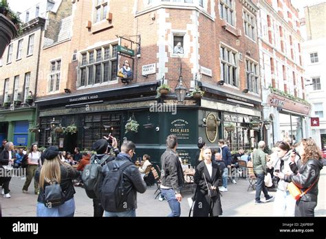 Shakespeares Head Carnaby Street Hi Res Stock Photography And Images