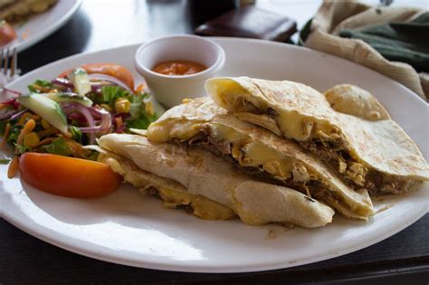 Quesadillas De Tinga En Salsa Verde Receta Fácil