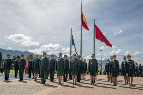 Ascienden Profesionales Oficiales De Reserva En La Escuela Militar De