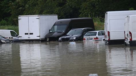 Starkregen In Spanien Video Zeigt Verwandlung Von Ausgetrocknetem Fluss