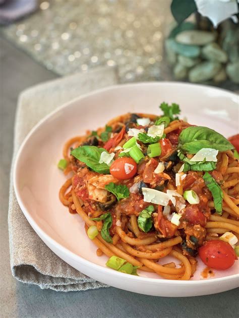 BUCATINI PUTTANESCA — Very Vanderpump