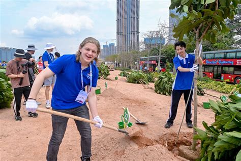 chinese youth plant friendship trees  shenzhen gdtoday