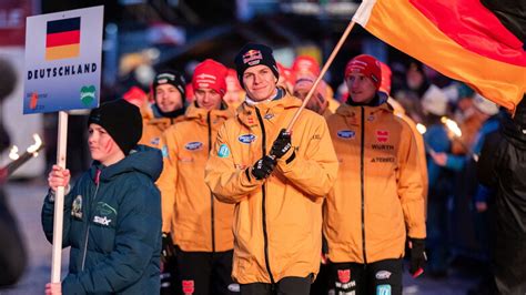 Silbernes Geduldsspiel Wellinger Jubelt Bei Skiflug Wm Am Kulm