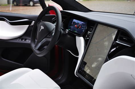 Tesla Model X La Prova Del Sistema Di Infotainment