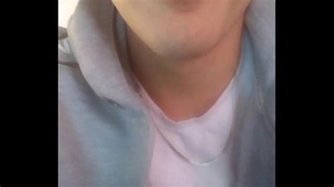 Vídeo de verificación milf invita a follar a joven mientras su marido no está XNXX