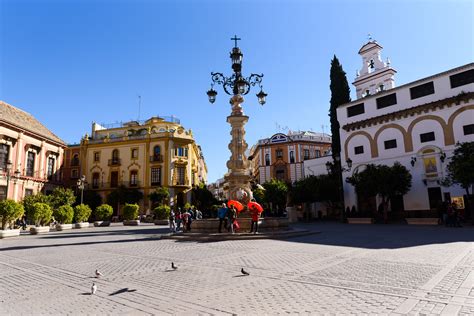 Santa Cruz El Barrio De Sevilla Que Condensa Más Historia Y Belleza