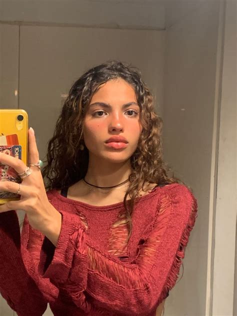 Pin By Nera Silver On Glamour Queens Pretty Brunette Cute Lazy Day Outfits Pretty People