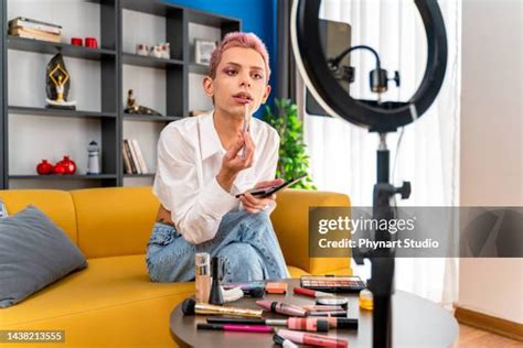 Trans Person Makeup Photos and Premium High Res Pictures - Getty Images