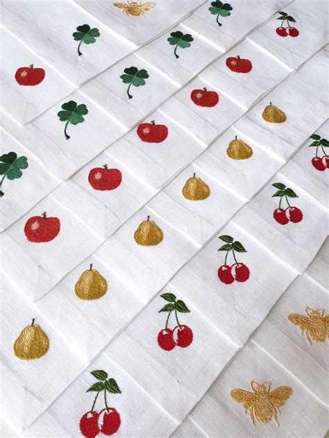 Салфетки 20х20см😁👌 | Салфетки, Вышивка, Машинная вышивка