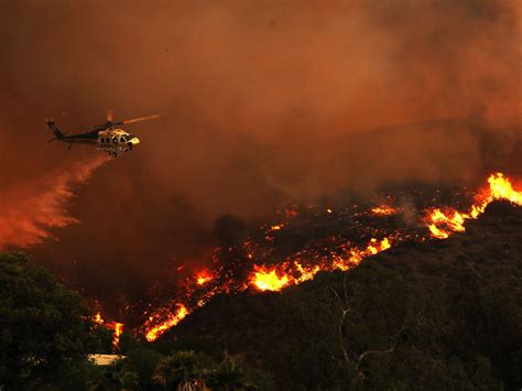 Watch Helicopter Pilots Pull Off A Daring Wildfire Rescue News