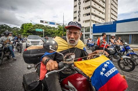 Militares lanzan lacrimógenas contra venezolanos que rechazan resultado