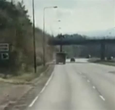 Moment Lorry Smashes Into Bridge And Snaps Off Its Metal Grab Video