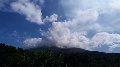 Masyarakat Dilarang Beraktivitas Radius Km Gunung Karangetang