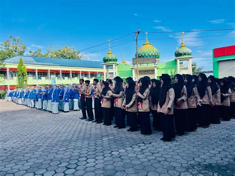 Smk Smak Padang Melaksaksanakan Upacara Rutin Smk Smak Padang